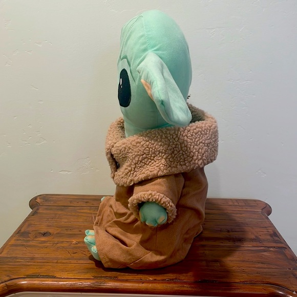Disney Baby Yoda stuffed animal - Picture 2 of 4